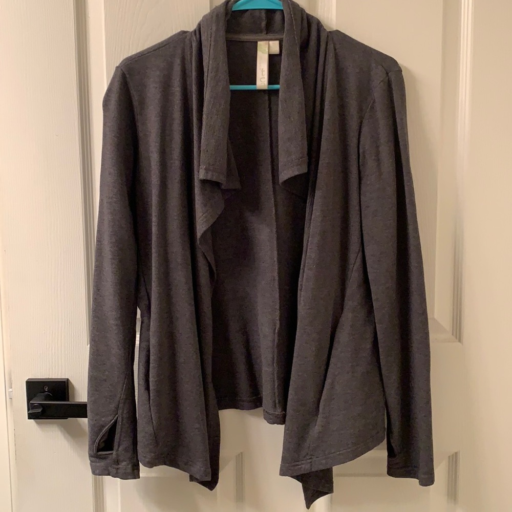 GreenTea Women’s sweater. Size medium.